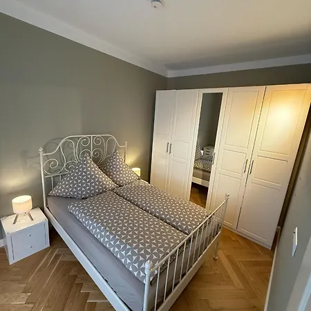 Schoene Und Zentrale Altbauwohnung In *