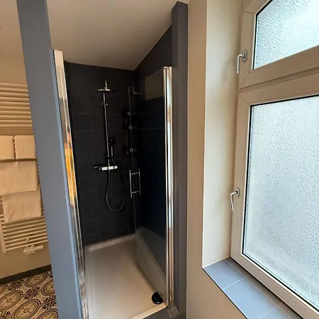 公寓 Schoene Und Zentrale Altbauwohnung In *