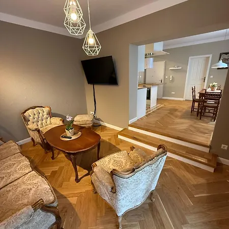 Schoene Und Zentrale Altbauwohnung In Apartment *