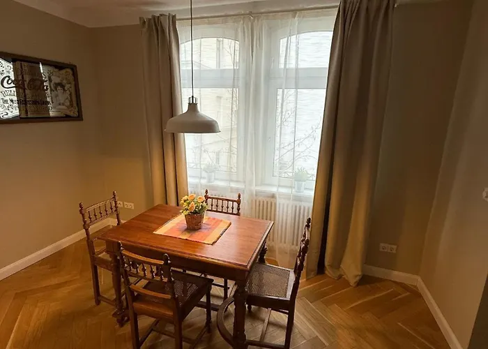 Schoene Und Zentrale Altbauwohnung In